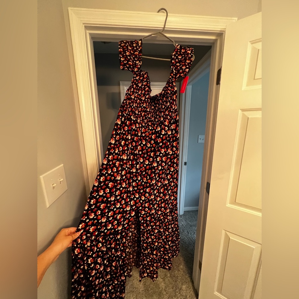 Maxi dress with off the shoulder sleeves and slit